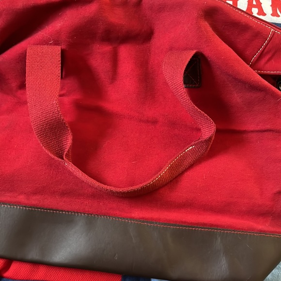 Vintage Orvis Canvas Weekender Bag. Red w/ shoulder strap. Genuine leather trim - Picture 2 of 10